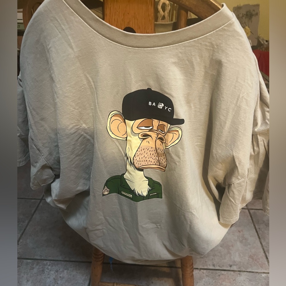 Neutral Light Taupe Crewneck Tee with XL Tag 46-48 
No boundaries